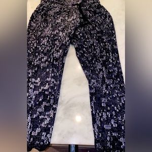 Lululemon joggers size 6